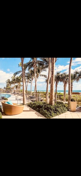 Building Photo - 6801 Collins Ave