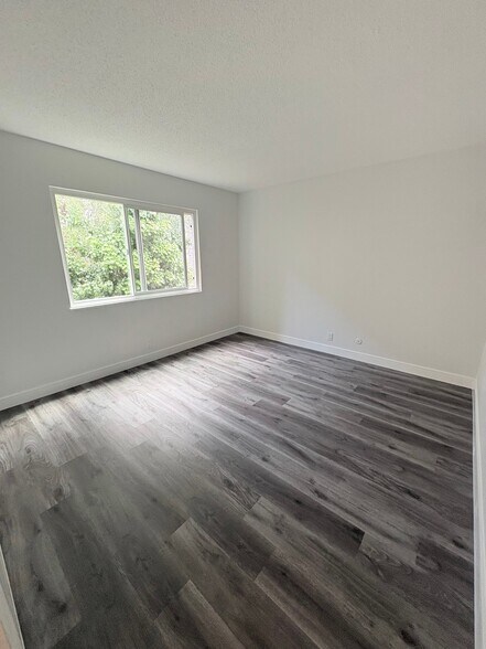 Building Photo - 16 S Knoll Rd