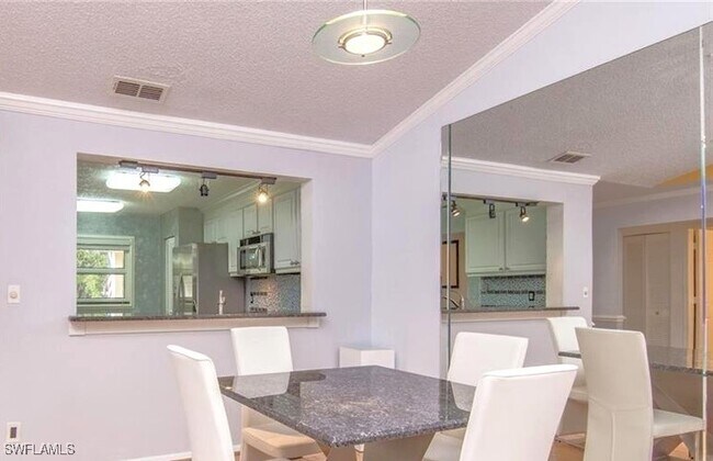 Building Photo - 613 Squire Cir