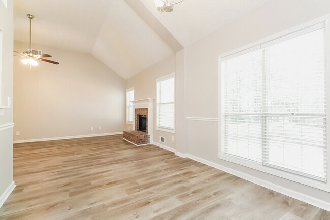 Building Photo - 250 Ashley Oaks Dr