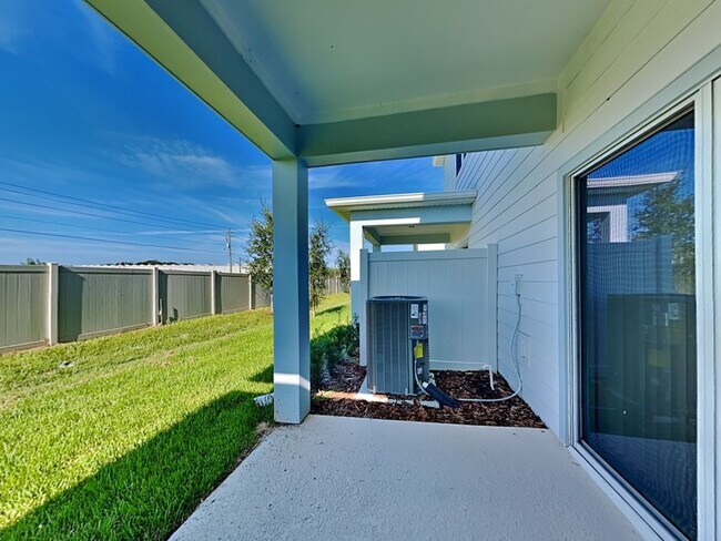 Building Photo - 3117 Emerald Acrs Ln