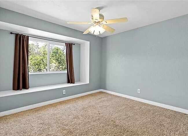 Building Photo - Spacious Two-Story Home in Lake Elsinore