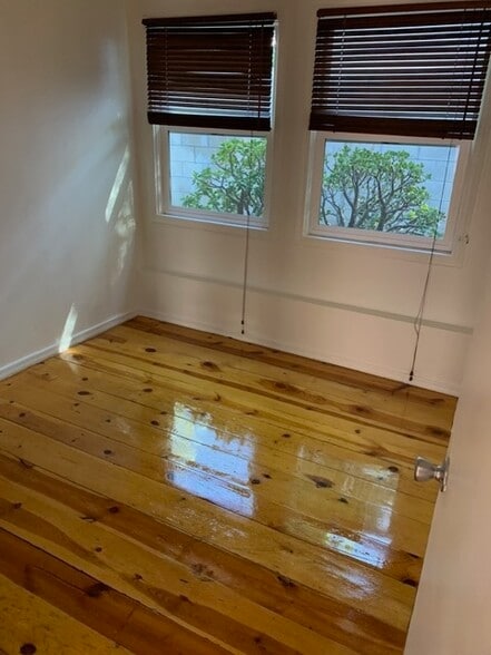 small bedroom - 952 1/2 Hyperion Ave