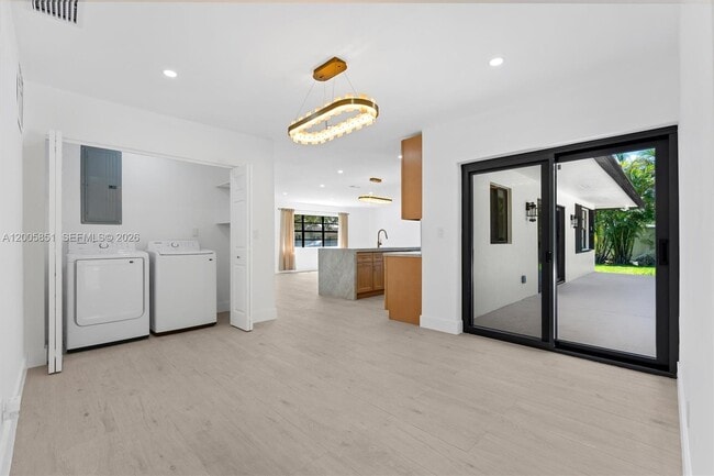 Building Photo - 401 SW 63rd Terrace