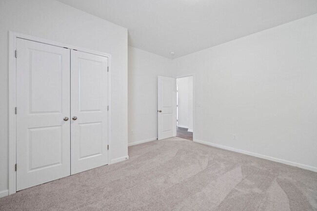 Building Photo - Brand New 5 Bedroom 3 full baths