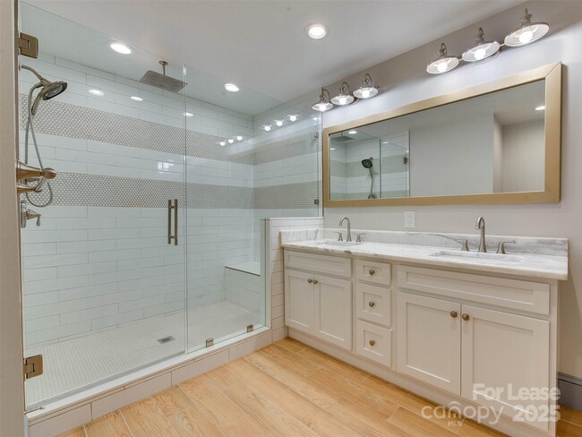 Building Photo - 3921 Sheffield Dr