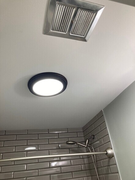 Building Photo - 696 Elm Pl