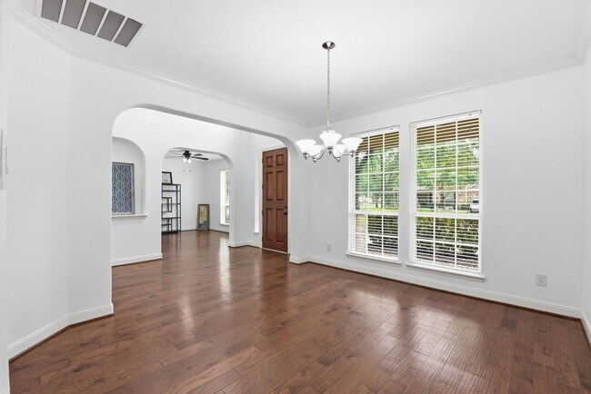 Building Photo - 6010 Green Meadows Ln
