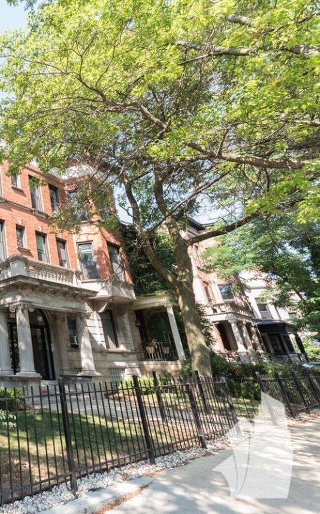 Building Photo - 2 bedroom in Chicago IL 60657