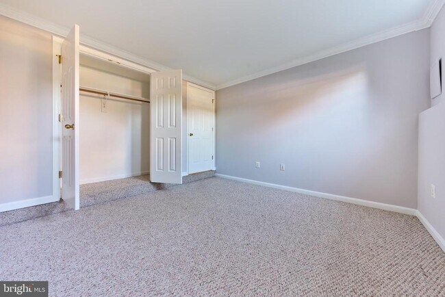 Building Photo - 685 Springhouse Square SE