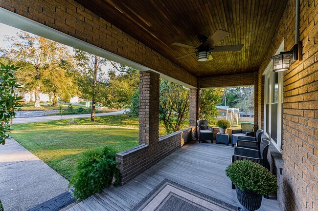 Building Photo - 58 Levels Rd