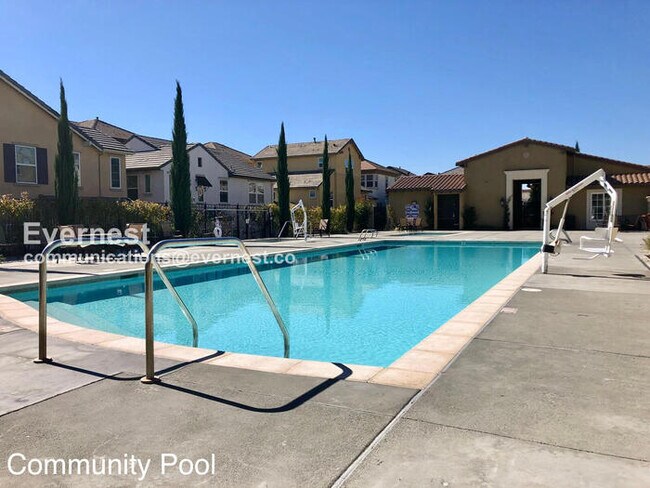 Building Photo - 3206 Vittoria Loop