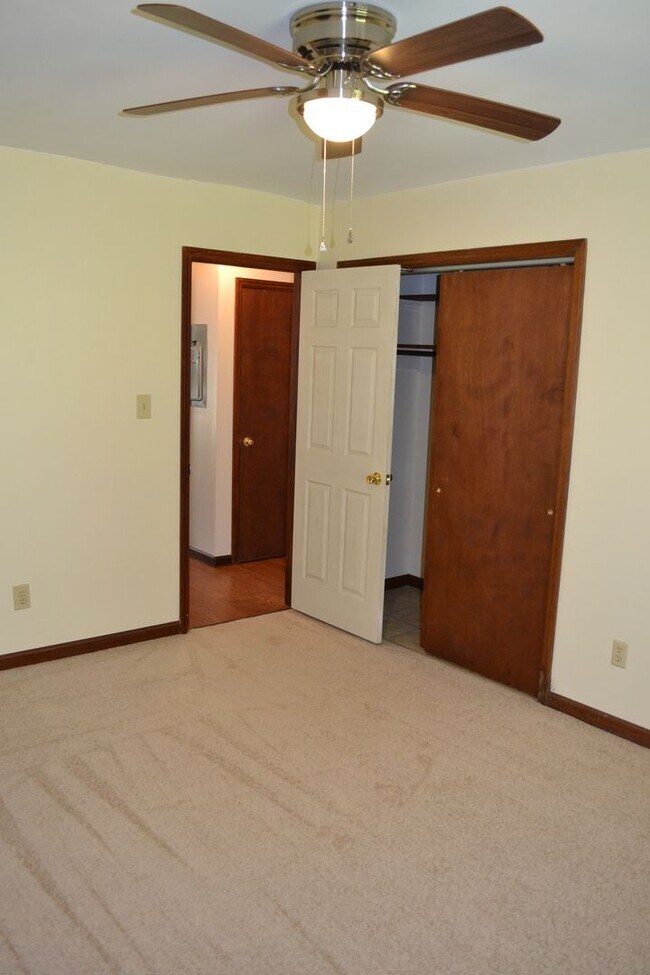 Building Photo - 124-126 Corey Cir