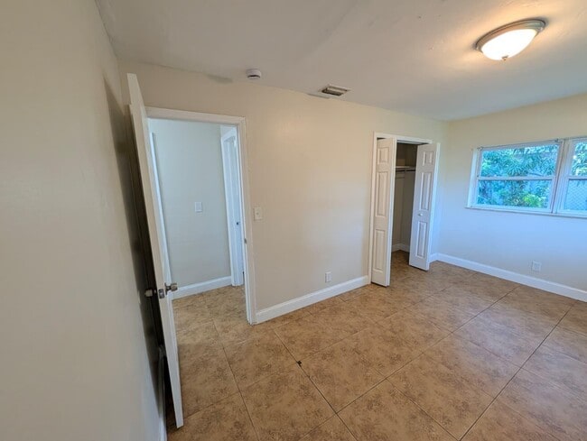 Building Photo - 180 Penn Way