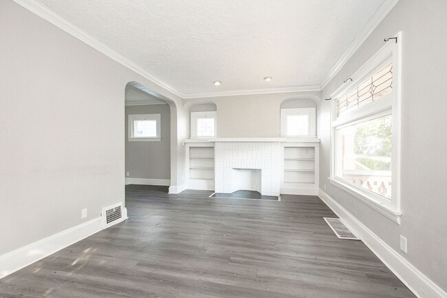 Building Photo - 3 BED 1 BATH BEAUTIFUL SINGLE HOME!