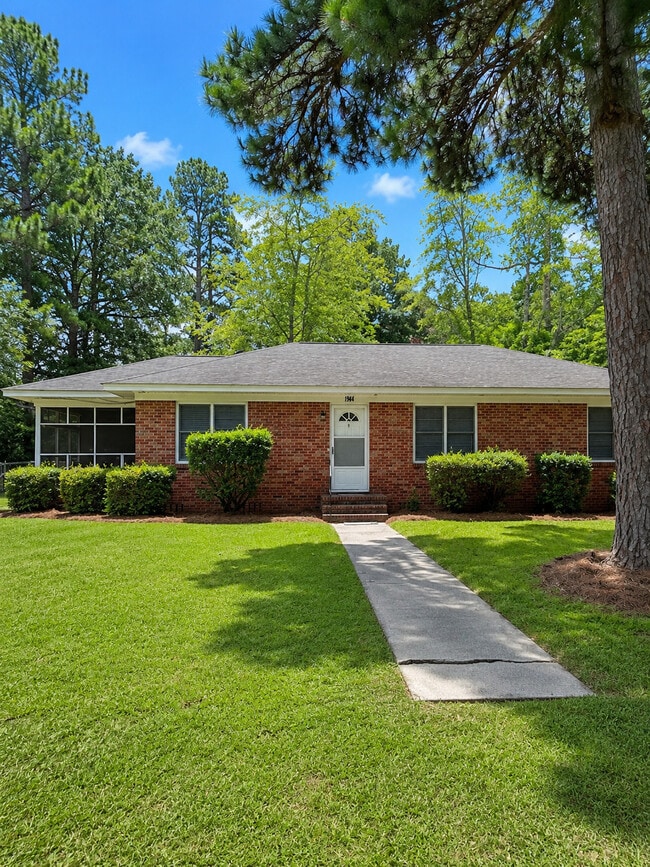 Building Photo - 122 Gayle St
