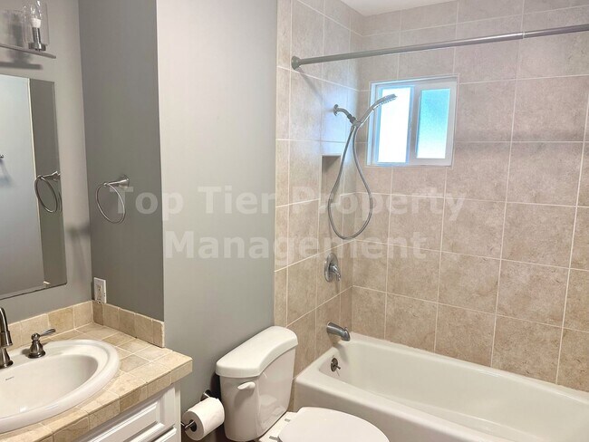 Building Photo - Charming 3 Bed, 2 Bath, 1,266 Sqft Concord House Available NOW For Lease!