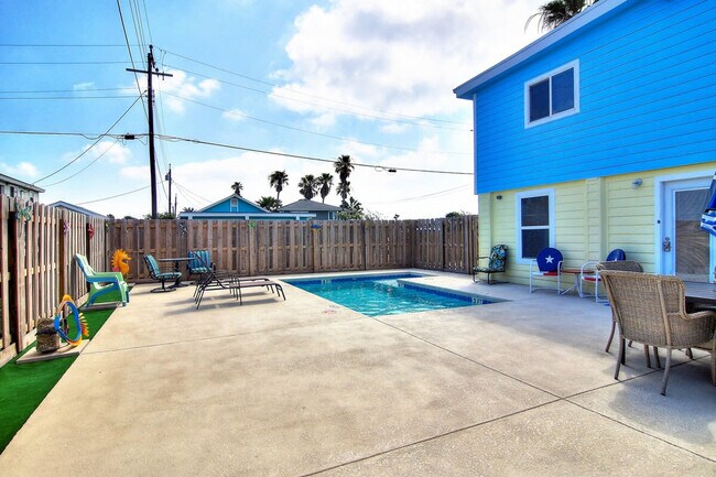 Building Photo - 1300 Eleventh Street-SI ID1023200P