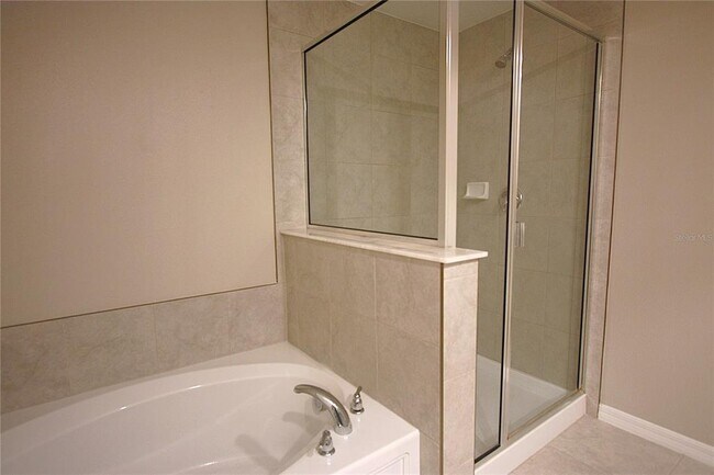 Building Photo - 812 Royal Empress Dr