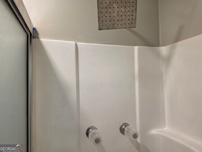 Building Photo - 586 Ridge Ave