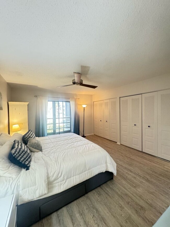 Building Photo - Annual modern 2-bedroom, 2-bath condo in t...