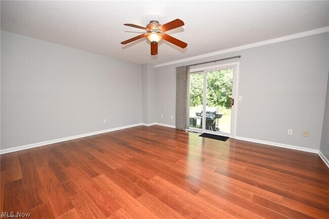 Building Photo - 655 Almas Ct