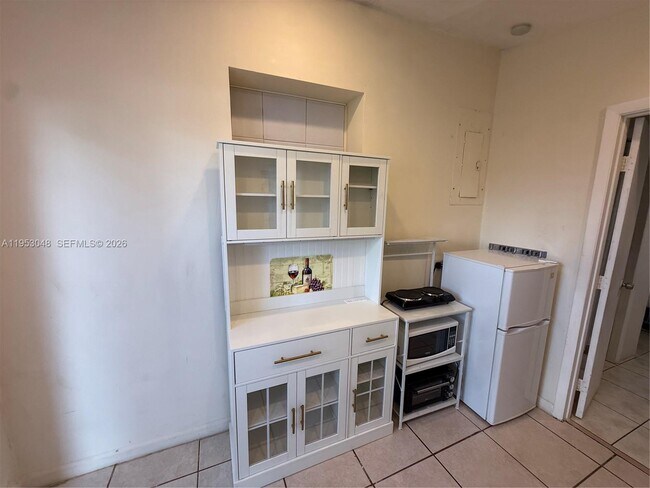 Building Photo - 3501 SW 40th Ave