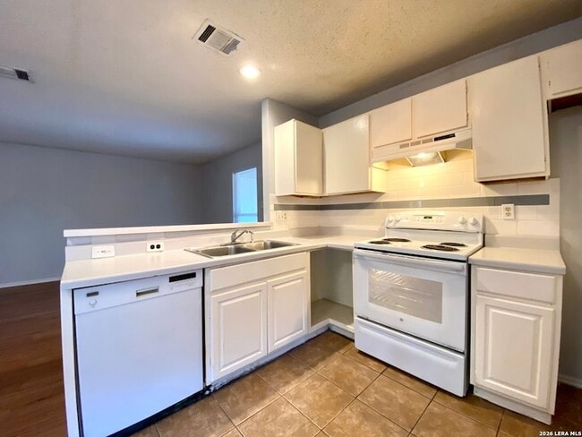 Building Photo - 5225 Meadow Field