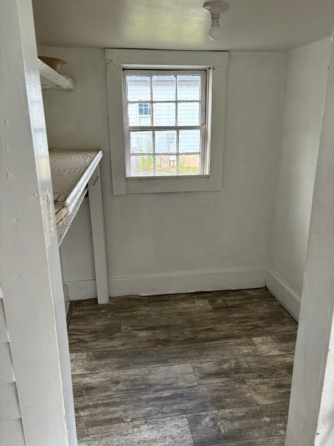 Building Photo - 907 S Johnson St