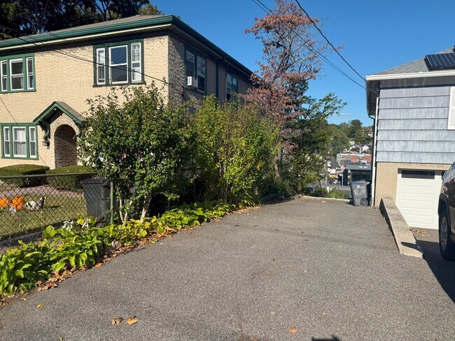 Building Photo - 101 Robertson Ave