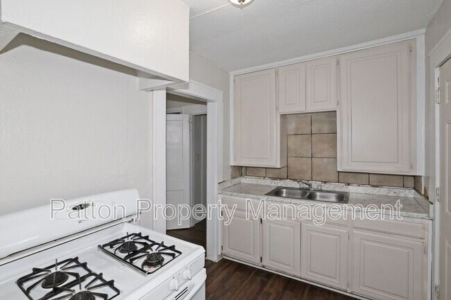 Building Photo - 1506 SW 11th Ave