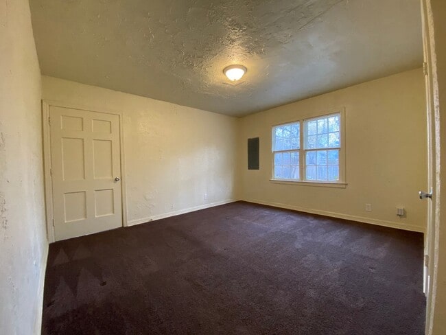 Building Photo - 1320 Campbell Rd