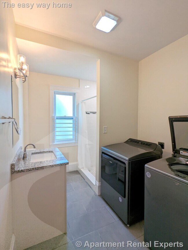 Building Photo - 8-10 Lowell Cir Unit #2