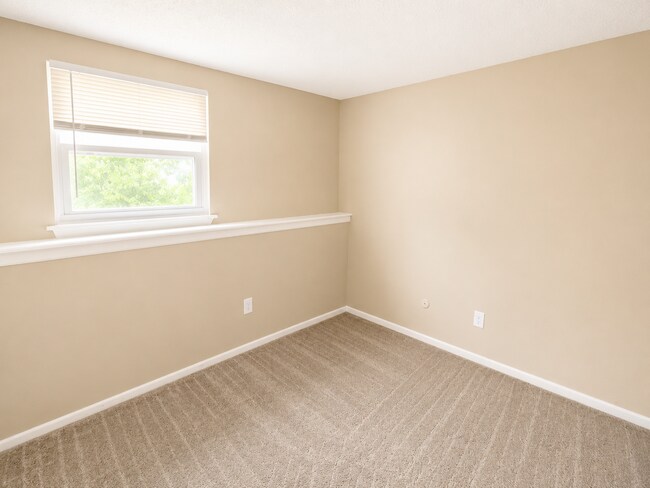 Building Photo - Spacious 3 Bed / 2 Bath Split-Level Duplex in Lee’s Summit