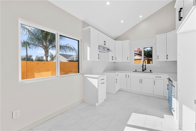 Building Photo - 13249 Kagel Canyon St