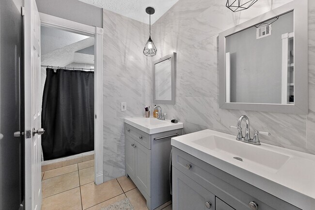 Building Photo - 12714 Huntington Field Dr