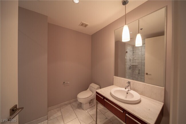 Building Photo - 4471 Dean Martin Dr