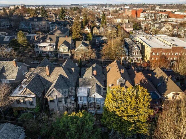 Building Photo - 2338 NW Hoyt St