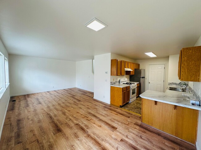 Building Photo - 3 Bed 2.5 Bath Roosevelt Area Remodeled  M...