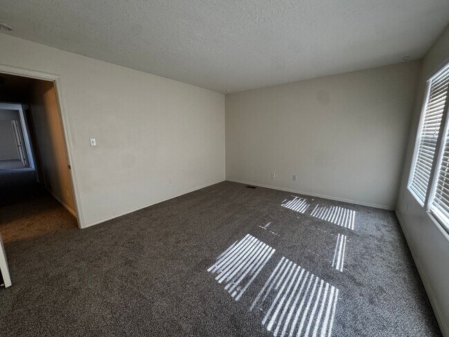 Building Photo - Must see this Beautiful Home.