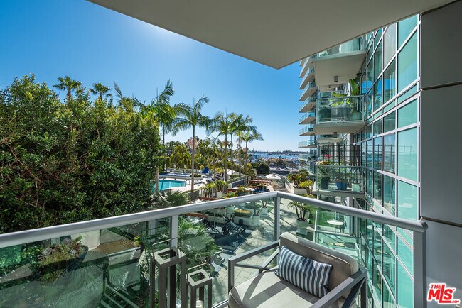 Building Photo - 13700 Marina Pointe Dr