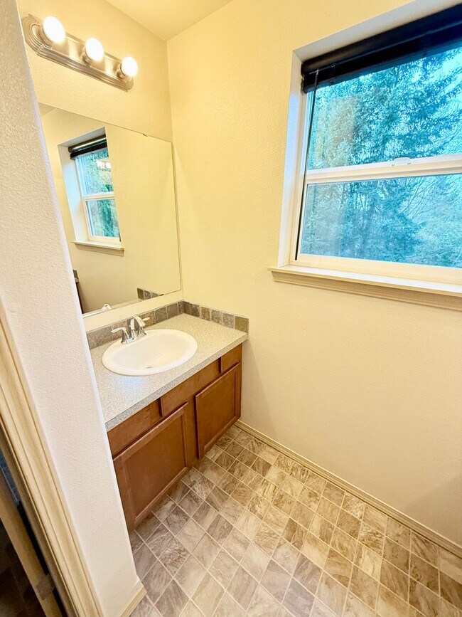 Building Photo - Beautiful house in Maple View Meadows.