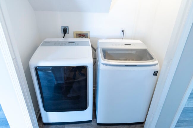 Building Photo - 10504 Pebblestone Cir