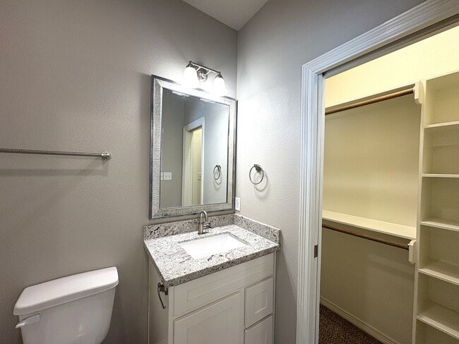 Building Photo - 4011 Oaklawn St