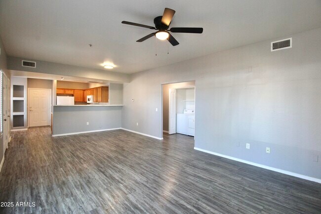 Building Photo - 6770 N 47th Ave