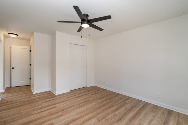 Building Photo - 122 Brookside Dr