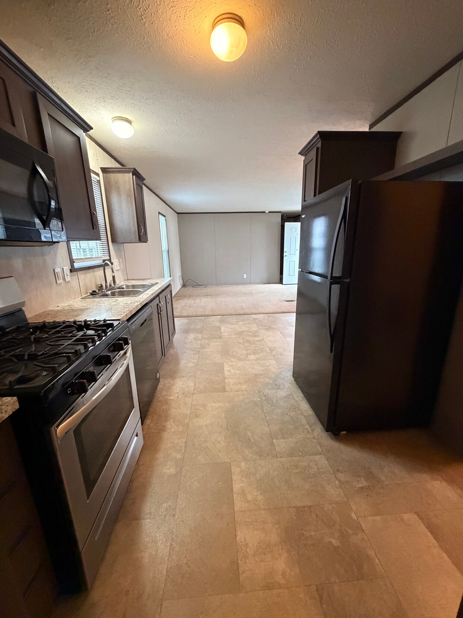 Building Photo - 21 Maynard Cir