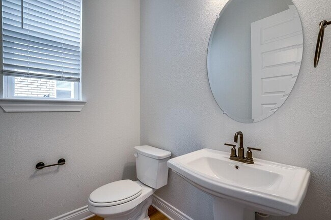 Building Photo - 4817 Seadrift Dr