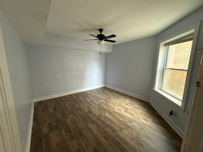 Building Photo - 6429 N Claremont Ave