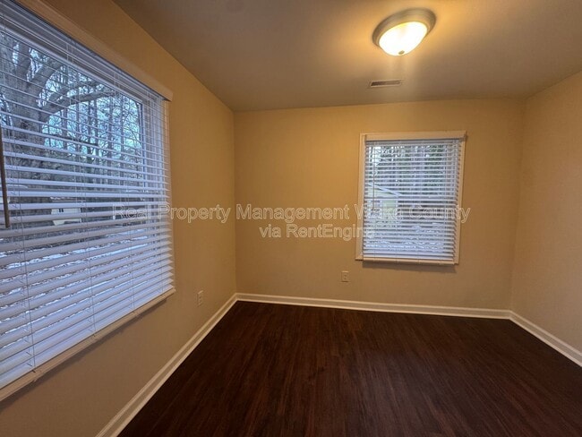 Building Photo - 1505 Axum Rd